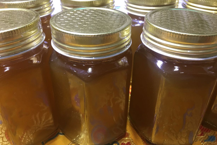 純天然蜂蜜裝瓶后的圖片 純天然蜂蜜裝瓶后的圖片